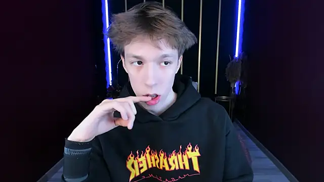 Snapshot of MarkBranston chatting on December 16, 8:57 pm MarkBranston online show from December 16, 8:57 pm