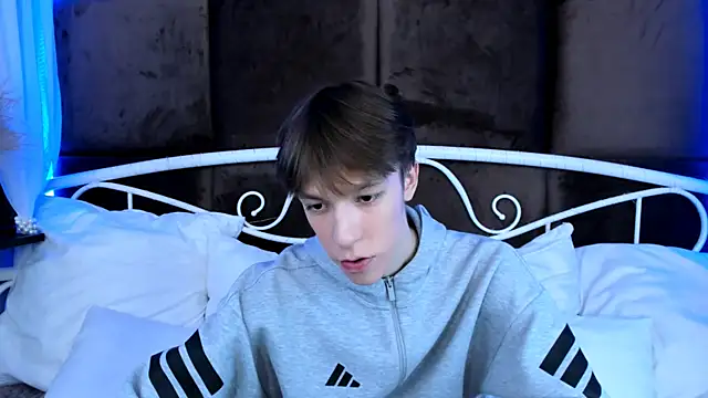 Snapshot of MarkBranston chatting on November 16, 10:42 am MarkBranston online show from November 16, 10:42 am