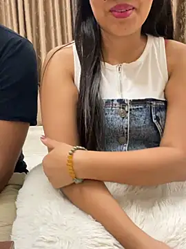 vickyandtania online show from March 20, 4:52 pm