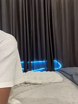 vickyandtania online show from February 7, 4:59 pm