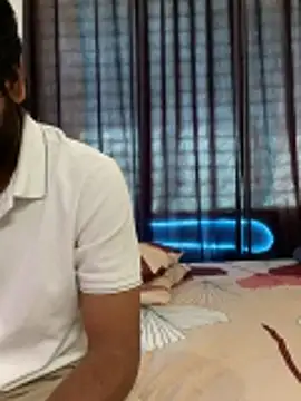 vickyandtania online show from December 15, 8:09 am