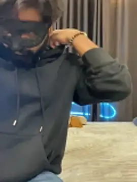 vickyandtania online show from December 22, 5:13 pm