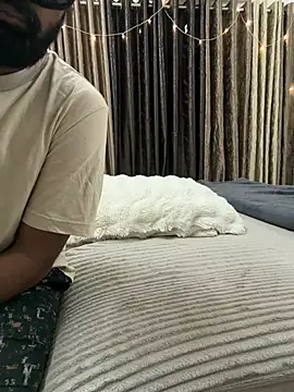 vickyandtania online show from April 21, 4:57 pm