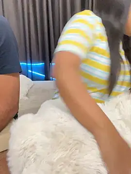 vickyandtania online show from February 21, 5:15 pm