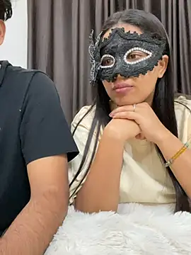 vickyandtania online show from January 18, 4:43 pm