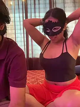 vickyandtania online show from November 8, 9:24 am