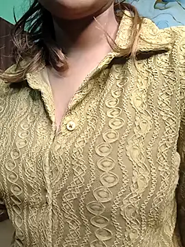 Snapshot of Laura_43 chatting on November 7, 7:40 pm Laura 43 online show from November 7, 7:40 pm