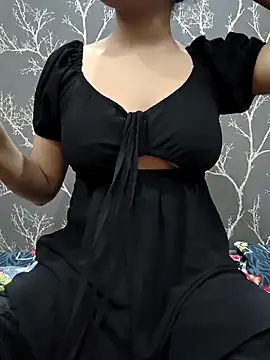 Snapshot of Laura_43 chatting on November 13, 5:39 pm Laura 43 online show from November 13, 5:39 pm