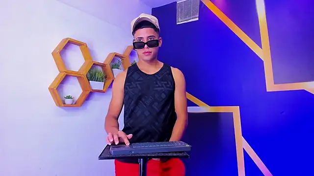 Snapshot of Play_boys_Hot2 chatting on October 14, 1:01 pm Play boys Hot2 online show from October 14, 1:01 pm