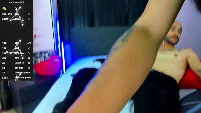 Snapshot of 2_fire chatting on October 8, 12:12 am 2 fire online show from October 8, 12:12 am