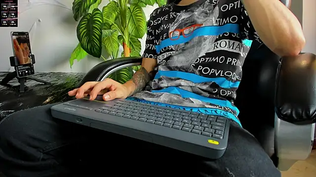 Snapshot of 2_fire chatting on November 1, 9:19 pm 2 fire online show from November 1, 9:19 pm