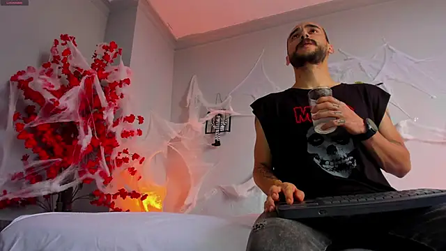 Snapshot of 2_fire chatting on October 29, 8:19 pm 2 fire online show from October 29, 8:19 pm