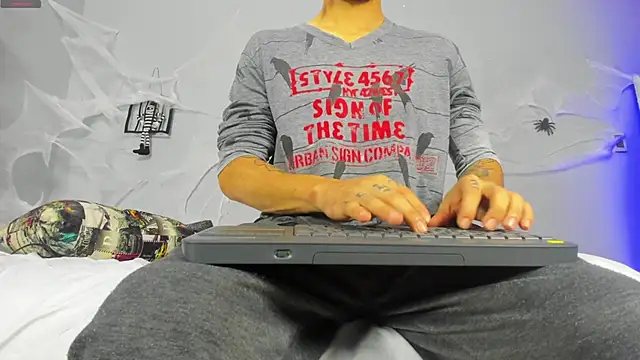 Snapshot of 2_fire chatting on October 24, 8:41 pm 2 fire online show from October 24, 8:41 pm