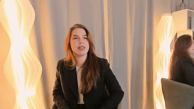 Snapshot of ToniaRoehr chatting on October 4, 7:54 am ToniaRoehr online show from October 4, 7:54 am