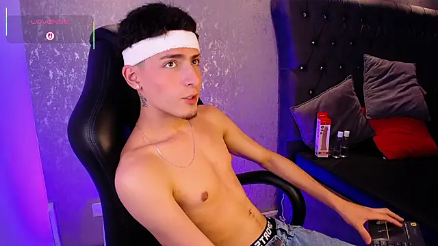 MateoMitchell online show from December 15, 5:35 am