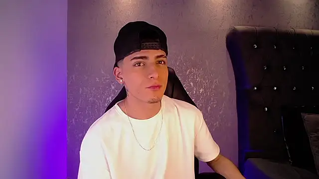 MateoMitchell online show from November 17, 5:22 am