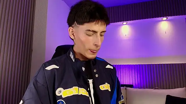 MateoMitchell online show from April 18, 5:21 am