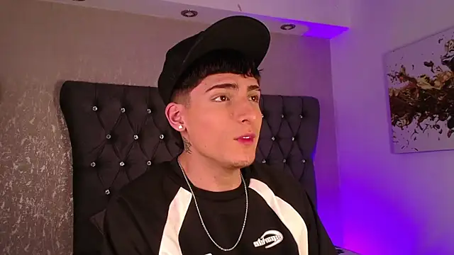 MateoMitchell online show from November 8, 5:33 am