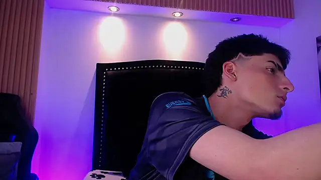 MateoMitchell online show from April 19, 4:46 am