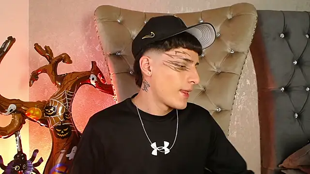 MateoMitchell online show from October 31, 5:26 am