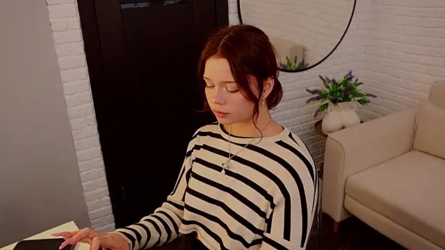 Snapshot of Sarah_babyyy chatting on October 6, 10:49 am Sarah babyyy online show from October 6, 10:49 am