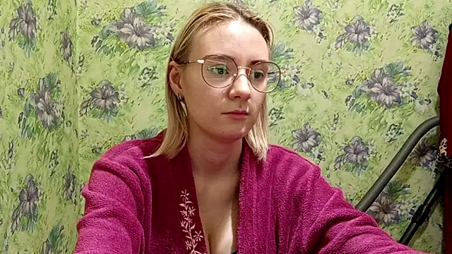 Snapshot of _SwimmyGrl_ chatting on October 23, 1:21 pm SwimmyGrl online show from October 23, 1:21 pm