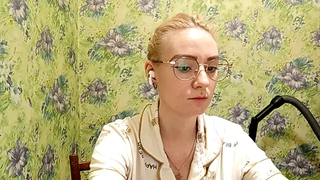 Snapshot of _SwimmyGrl_ chatting on December 3, 9:09 am SwimmyGrl online show from December 3, 9:09 am