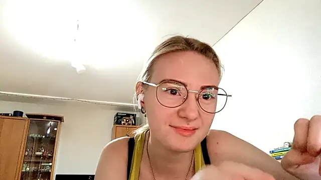 Snapshot of _SwimmyGrl_ chatting on November 29, 1:11 pm SwimmyGrl online show from November 29, 1:11 pm