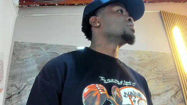 Snapshot of COMPTON_01 chatting on October 20, 4:03 am COMPTON 01 online show from October 20, 4:03 am