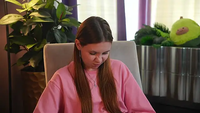 Snapshot of MarindaRuud chatting on October 5, 11:56 am MarindaRuud online show from October 5, 11:56 am