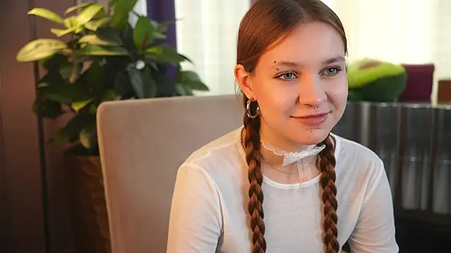 Snapshot of MarindaRuud chatting on October 6, 11:22 am MarindaRuud online show from October 6, 11:22 am