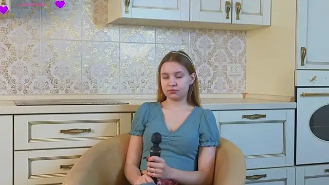 Snapshot of MarindaRuud chatting on December 4, 12:04 pm MarindaRuud online show from December 4, 12:04 pm