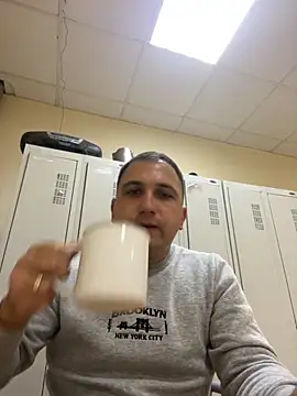 Snapshot of Mahrovmaxim chatting on October 9, 6:14 am Mahrovmaxim online show from October 9, 6:14 am