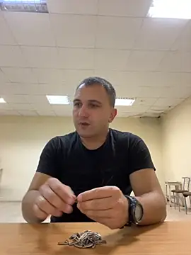 Snapshot of Mahrovmaxim chatting on October 18, 5:31 am Mahrovmaxim online show from October 18, 5:31 am