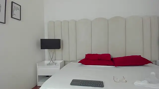 Alanha   online show from December 4, 4:22 am