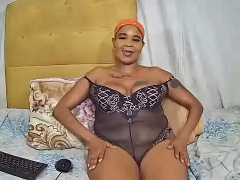 Snapshot of QueenLady7 chatting on October 4, 7:04 pm QueenLady7 online show from October 4, 7:04 pm