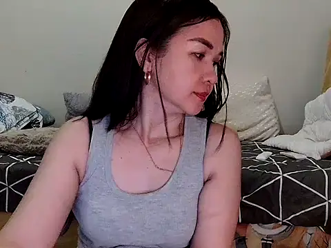 KissHott online show from May 4, 1:47 pm