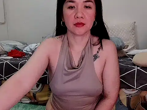 KissHott online show from May 6, 2:26 am