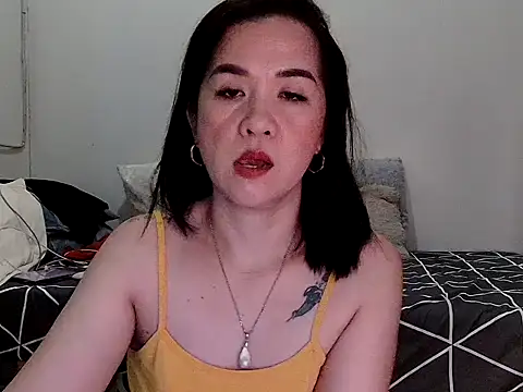 KissHott online show from April 28, 8:08 am