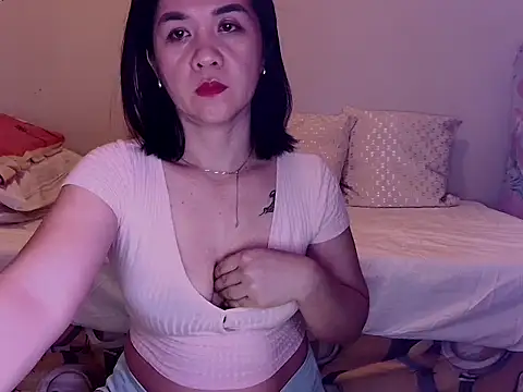 KissHott online show from March 13, 3:39 pm