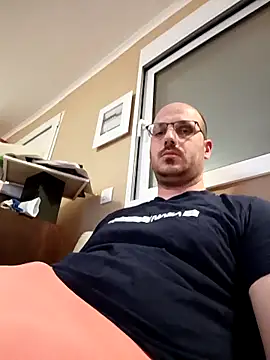Snapshot of arksex32 chatting on May 10, 8:33 pm arksex32 online show from May 10, 8:33 pm