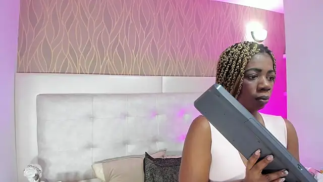 Snapshot of ThaliaWest chatting on July 18, 11:52 am ThaliaWest online show from July 18, 11:52 am