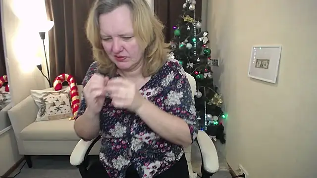 Snapshot of VestaWoody chatting on December 2, 7:21 am VestaWoody online show from December 2, 7:21 am