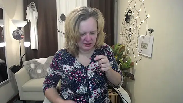 Snapshot of VestaWoody chatting on October 29, 6:56 am VestaWoody online show from October 29, 6:56 am