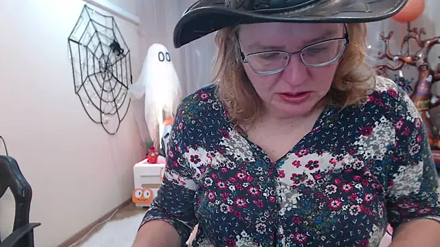 Snapshot of VestaWoody chatting on November 2, 7:24 am VestaWoody online show from November 2, 7:24 am