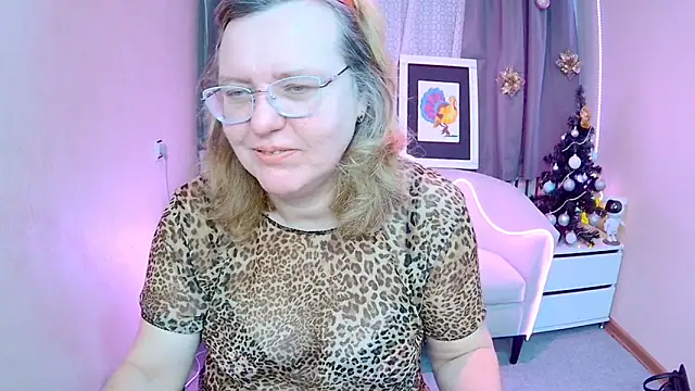 Snapshot of VestaWoody chatting on November 27, 7:31 am VestaWoody online show from November 27, 7:31 am