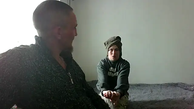 Twolatte1520 online show from April 11, 7:45 am