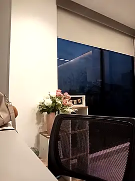 Snapshot of AliceJackkson chatting on February 13, 11:21 am AliceJackkson online show from February 13, 11:21 am