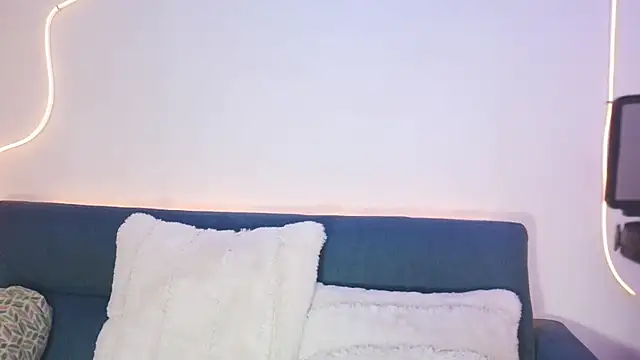 luna valen online show from April 18, 3:53 am