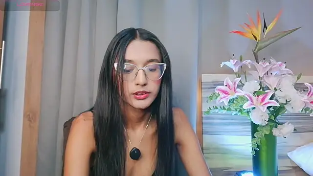 luna valen online show from May 10, 4:38 am